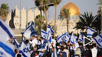 צועדים במצעד הדגלים, צילום: יונתן סינדל פלאש 90